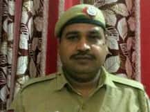 জলে ডোবা রাস্তায় সাঁতরে ১৬ শিশুকে রক্ষা পুলিশ কনস্টেবলের