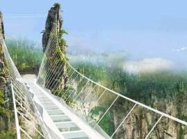 Chinese Glass Bridge Worlds Longest Closes ভিড়ের চাপে বন্ধ করা হল চিনে বিশ্বের দীর্ঘতম কাচের সেতু