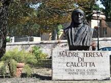 কলকাতার মা আজ সন্ত, নীল-সাদা শাড়ি পরে অনুষ্ঠানে যাবেন মুখ্যমন্ত্রী