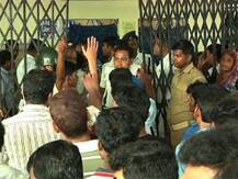 হাসপাতালের বিছানা থেকে পড়ে রোগীর মৃত্যু, ধুন্ধুমার এম আর বাঙুরে