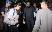 দেখুন: সেফের সঙ্গে বেরিয়েছেন করিনা, রয়েছেন রীতেশ, জেনেলিয়াও