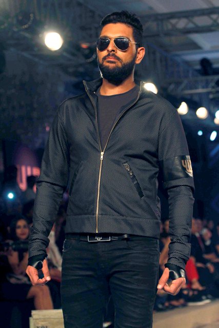 র‌্যাম্পে স্বয়ং যুবি