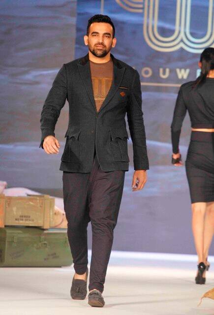 র‌্যাম্পে প্রাক্তন ভারতীয় ক্রিকেটার জাহির খান