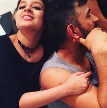 লজ্জা পাচ্ছ নাকি? দেখুন কীভাবে পাঁচজনের সামনে সাক্ষী অপ্রস্তুত করলেন ধোনিকে