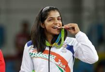 দুবছরের ছোট সত্যওয়ার্ত, কুস্তিগীর সাক্ষী মালিকের হবু স্বামী ছবিতে দেখুন