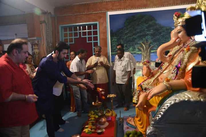 পরিবারের সঙ্গে রণবীর কপূর