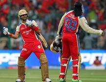 ম্যাক্সওয়েল-ঝড়ে টি-২০-তে বিশ্বরেকর্ড অস্ট্রেলিয়ার