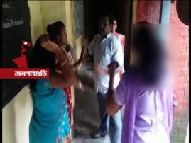 Head Master Of The School Molested Nursery Student Guardians Beaten Him Up To Give Lesson স্কুলের প্রধান শিক্ষকের বিরুদ্ধে নার্সারির ছাত্রীকে শ্লীলতাহানির অভিযোগ, মাটিতে ফেলে মার অভিভাবকদের