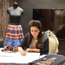 নিউইয়র্ক ফ্যাশন উইকের মঞ্চে সানি লিওনের সঙ্গে র‍্যাম্প মাতালেন অ্যাসিড আক্রান্ত রেশমা 