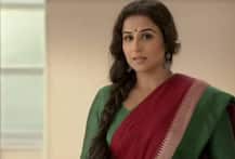 সেলফি তোলার নামে জড়িয়ে ধরল ‘অনুরাগী’, ক্ষুব্ধ বিদ্যা