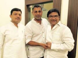 Cricketer Praveen Kumar Starts New Innings As Sp Politician সমাজবাদী পার্টিতে যোগ দিলেন ক্রিকেটার প্রবীণ কুমার