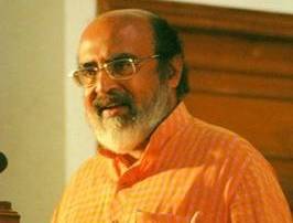 Kerala Muslim Cleric Booked For Defaming Girl Who Shook Hands With Minister শরিয়ত-বিরোধী! পুরস্কার বিতরণ অনুষ্ঠানে মন্ত্রীর সঙ্গে হাত মিলিয়ে মৌলবির রোষে কেরলের কলেজ-ছাত্রী