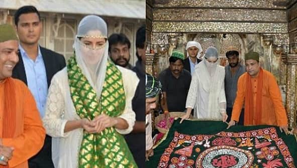  চাদর দিয়ে প্রার্থনা জানান তিনি। 