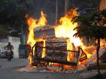 ইনাম বিরিয়ানির প্লেট আর ১০০ টাকা: বেঙ্গালুরুতে একের পর এক বাসে আগুন দিল মহিলা বিক্ষোভকারী