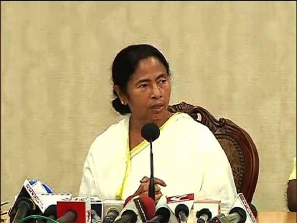 মোদীর ‘তুঘলকি সিদ্ধান্তে’ সরব মমতা Mamata Banerjee Criticized Modi For The Ban Of Rupees 500 And 1000 মোদীর ‘তুঘলকি সিদ্ধান্তে’ সরব মমতা