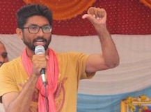 মোদী গুজরাত পৌঁছনোর আগে আমদাবাদ বিমানবন্দরে গ্রেফতার উনার দলিত আন্দোলনের নেতা