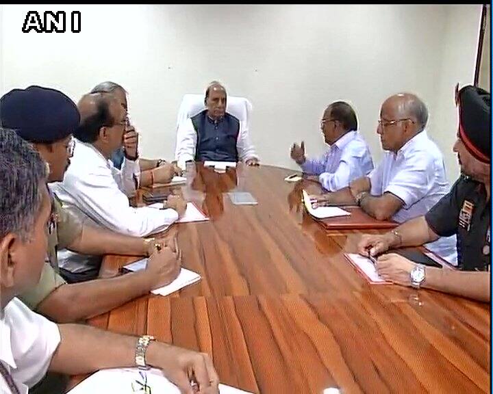  সন্ত্রাসবাদী রাষ্ট্র বলে পাকিস্তানকে আক্রমণ রাজনাথের।