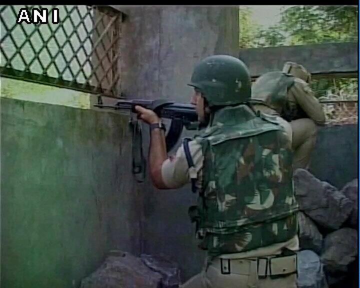 কিছু বুঝে ওঠার আগেই আগুনে দগ্ধ হয়ে মৃত্যু হয় বেশ কয়েকজন জওয়ানের। পাল্টা গুলি চালাতে শুরু করে সেনা