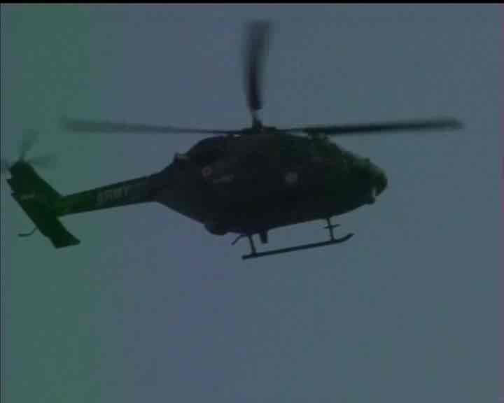 নামানো হয় প্যারা কম্যান্ডো। সেনার দ্বাদশ ব্রিগেড হেডকোয়ার্টারের ওপর চক্কর কাটতে থাকে কপ্টার। 