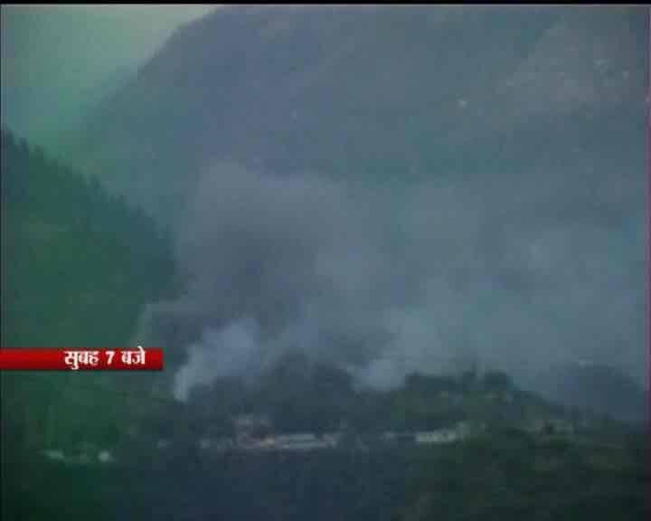 জঙ্গিদের গ্রেনেড বিস্ফোরণে একের পর এক সেনা তাবুতে দাউদাউ করে আগুন ধরে যায়। 