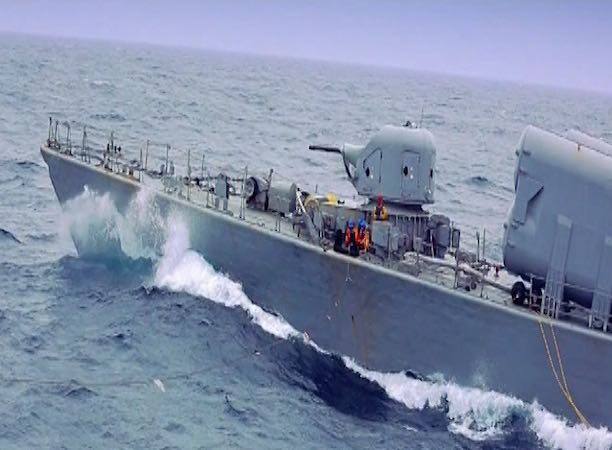 অন্যদিকে ভারতীয় নৌবাহিনীর হাতে রয়েছে দু-দুটি এয়ারক্র্যাফ্ট কেরিয়ার 