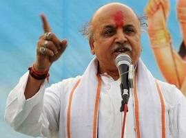 Burn Bodies Of Terrorists On Heap Of Garbage Togadia সন্ত্রাসবাদীদের মৃতদেহ আবর্জনার স্তুপে পোড়ানো হোক, দাবি তোগাড়িয়ার