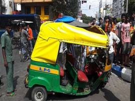 Salt Lake Accident Bus Hits Auto 1 Killed 4 Injured সল্টলেকে বেপরোয়া বাসের ধাক্কা অটোয়, মৃত অটোচালক, জখম ৪