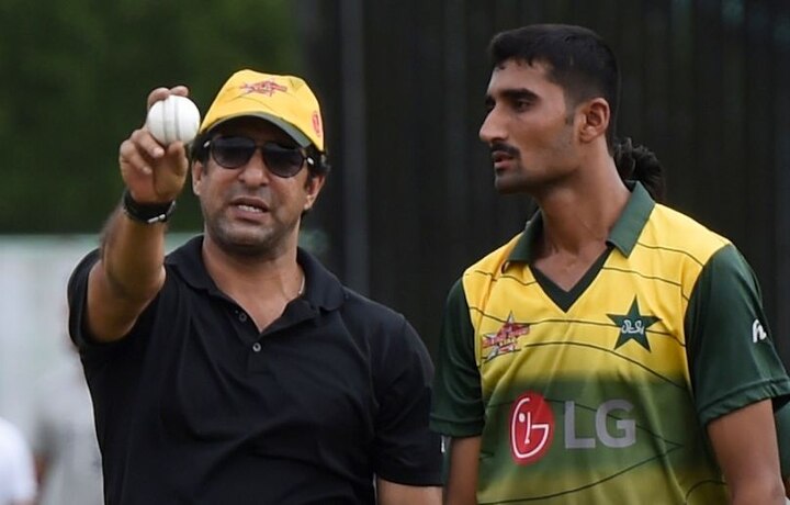 ১০. প্রাক্তন পাক পেসার ওয়াসিম আক্রম