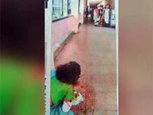 প্লেট নেই, রাঁচি হাসপাতালে মেঝেতে খাবার দেওয়া হল রোগীকে