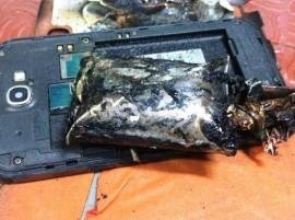 Samsung Note 2 Catches Fire On Flight To Chennai চেন্নাইগামী উড়ানের মধ্যে স্যামসাং নোট টু ফোনে আগুন