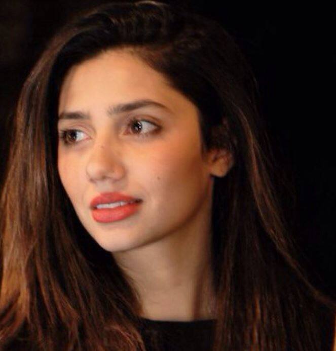 পাক অভিনেত্রী মাহেরা খানকে দেখা যাবে শাহরুখ খানের ছবি ‘রইস’-এ। 