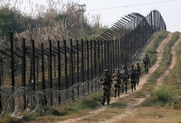 40 45 Terror Launch Pads Guarded By Pakistani Army Resurface Along Loc And Ib Report নিয়ন্ত্রণ রেখার কাছে পাক অধিকৃত কাশ্মীরে আবার তৈরি হয়েছে ৪০-৪৫টি জঙ্গি লঞ্চিং প্যাড, হুঁশিয়ারি গোয়েন্দা সংস্থাগুলির