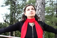 পাকিস্তানের জনপ্রিয় টিভি প্রোগ্রাম অ্যাঙ্কর সানা ফয়জলকে বিষ দিল ১ ‘ভক্ত’