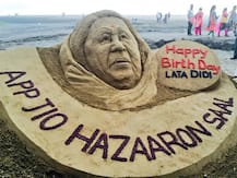 স্যান্ড আর্টে লতাকে জন্মদিনের শুভেচ্ছা সুদর্শনের