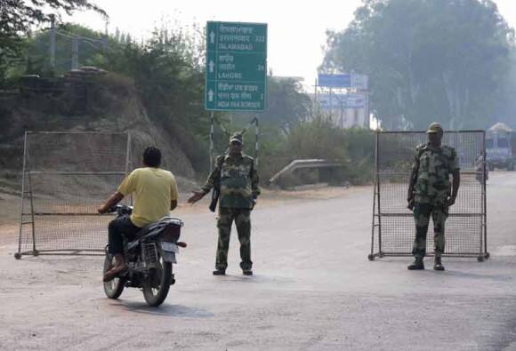 One Hizbul Militant 5 Let Operatives Arrested In Kashmir কাশ্মীরে ধৃত এক হিজবুল জঙ্গি, ৫ লস্কর অপারেটিভ