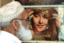 পাকিস্তানের চ্যানেলগুলিতে ‘বেআইনি ভারতীয় অনুষ্ঠান’ দেখানোয় নিষেধাজ্ঞা