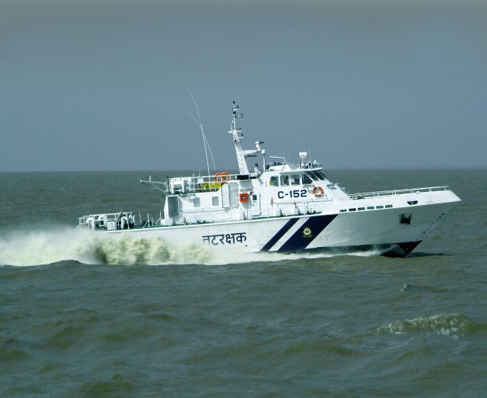 Pakistani Boat With 9 Apprehended Off Gujarat Coast ৯ জন সমেত গুজরাত উপকূলে আটক পাকিস্তানি নৌকা