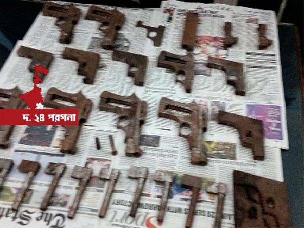 দক্ষিণ ২৪ পরগনার রবীন্দ্রনগরে অত্যাধুনিক পিস্তল তৈরির কারখানার হদিশ