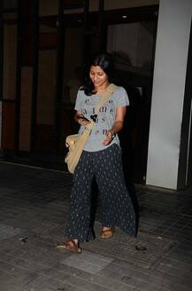 জন্মদিনে বন্ধুদের সঙ্গে সোহা আলি খানের পাজামা পার্টি