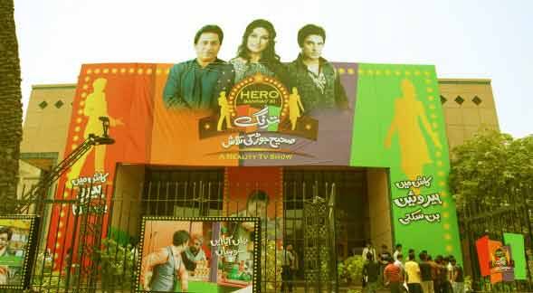 Banning Indian Films Will Only Bolster Piracyexperts ভারতীয় সিনেমায় নিষেধাজ্ঞায় ক্ষতি পাকিস্তানের হল মালিকদেরই, বাড়বে পাইরেসিও, বলছেন পাক বিশেষজ্ঞরাই