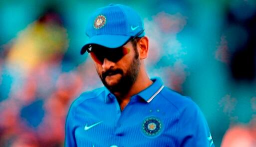 সেবারের বিশ্বকাপে ফাইনালের আগে পর্যন্ত ব্যাট হাতে সাফল্য পাচ্ছিলেন না ধোনি। আট ম্যাচে তিনি মাত্র ১৫০ রান করেন