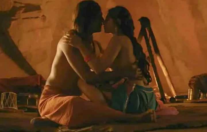 প্রশ্নের উত্তরে রাধিকা বেশ রাগত ভঙ্গিতেই বললেন, ‘আমি শিল্পী। এ জন্য যদি কোনও কিছু আমাকে করতে হয়, আমি অবশ্যই করব’। 