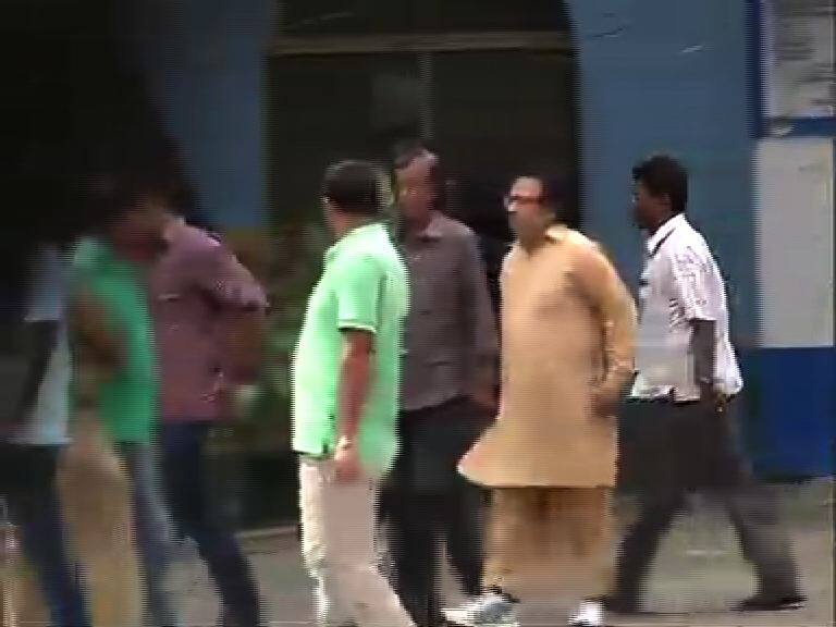 Kunal Ghosh Released From Jail Today After Gets Bail In Saradha Case জেল থেকে ছাড়া পেয়ে বাড়ি ফিরলেন কুণাল ঘোষ