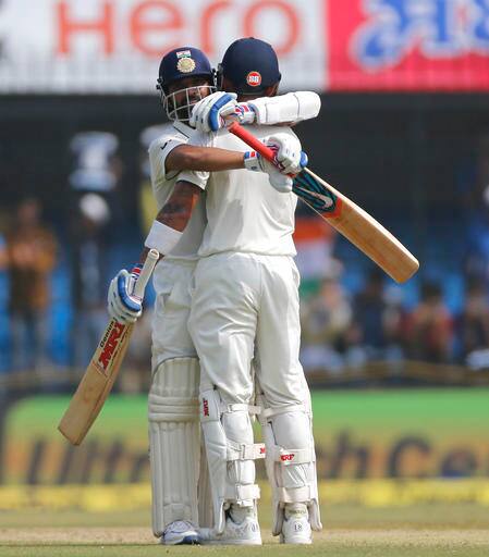 ইনদওরের হোলকার স্টেডিয়ামে ভারত-নিউজিল্যান্ড সিরিজের তৃতীয় টেস্টের দ্বিতীয় দিনে বিরাট কোহলি ও অজিঙ্কা রাহানের অসাধারণ ব্যাটিংয়ের সুবাদে ভাল জায়গায় পৌঁছে গিয়েছে ভারত