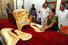 ৩.৭ কোটির সোনার মুকুট দিয়ে দেবী ভদ্রকালীর পুজো দিলেন তেলঙ্গানার মুখ্যমন্ত্রী