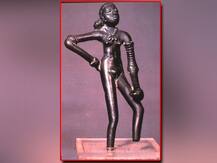 এবার ভারতের কাছ থেকে মহেঞ্জোদড়োর নর্তকী মূর্তি চায় পাকিস্তান