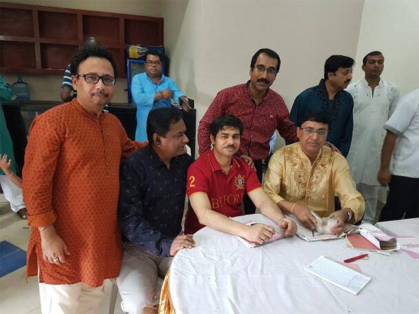 সঙ্গে খাওয়া দাওয়া। বিদেশে বছরভর ব্যস্ততার মাঝে শিকড়ে ফিরে যাওয়া। 