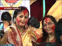 দশমীতে দেবীর সিঁদূর-রাঙা বিদায়