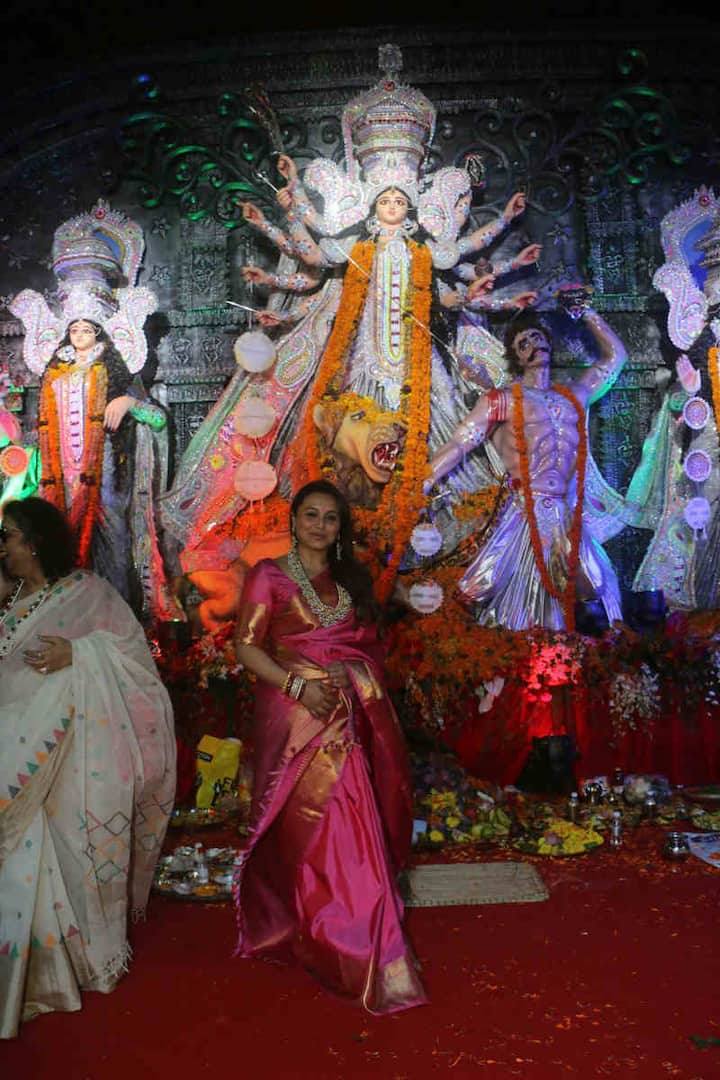 পুজোয় যোগ দেওয়া, টুকটাক কাজকর্মও করলেন রানি