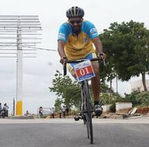 কৃত্রিম পা খুলে দেখাতে বলা হয় বিমানবন্দরে, দাবি প্যারাসাইক্লিস্টের